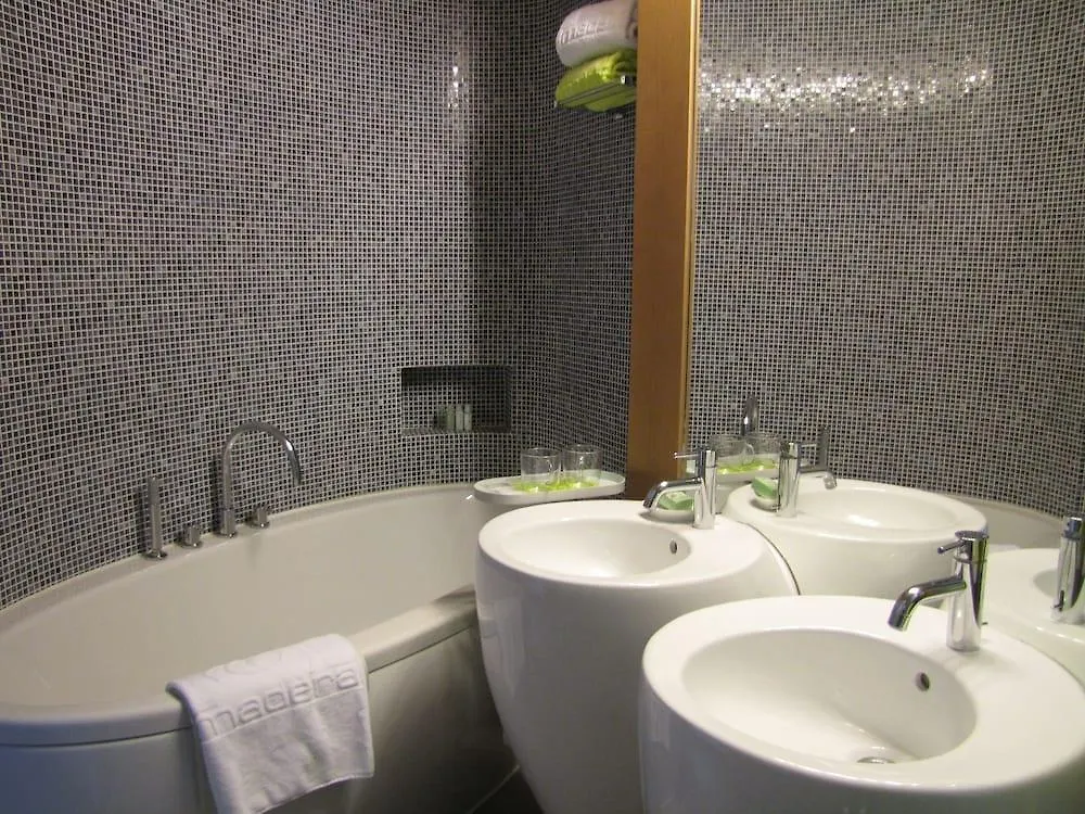 ****  Hotel Madera Гонконг Китай